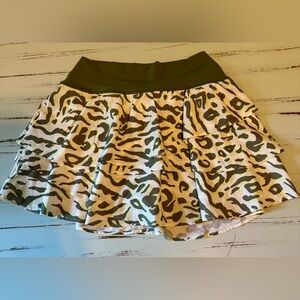 NWT Offline by Aerie Ruffle Tiered Tennis Skort Green Leopard Women's Small